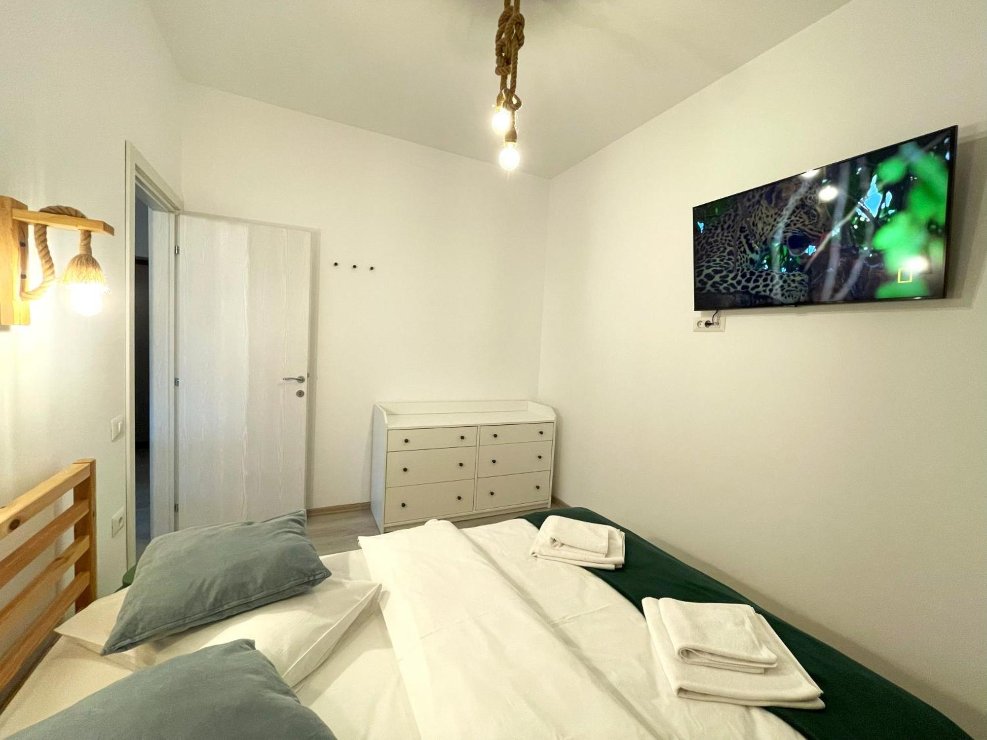 Cozy Riverfront Apartments With Garden And Mountain View Szászbuda Kültér fotó
