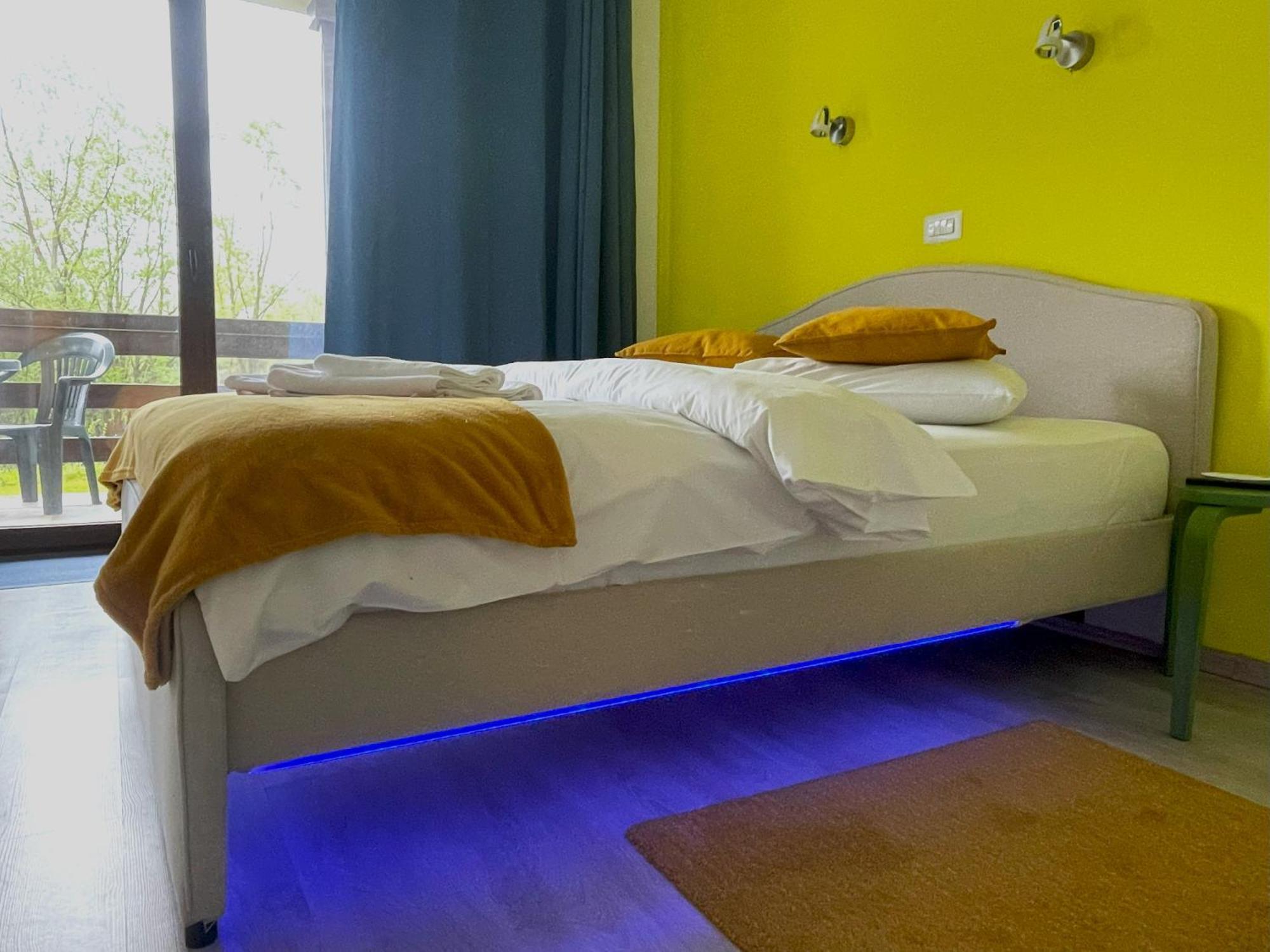 Cozy Riverfront Apartments With Garden And Mountain View Szászbuda Kültér fotó